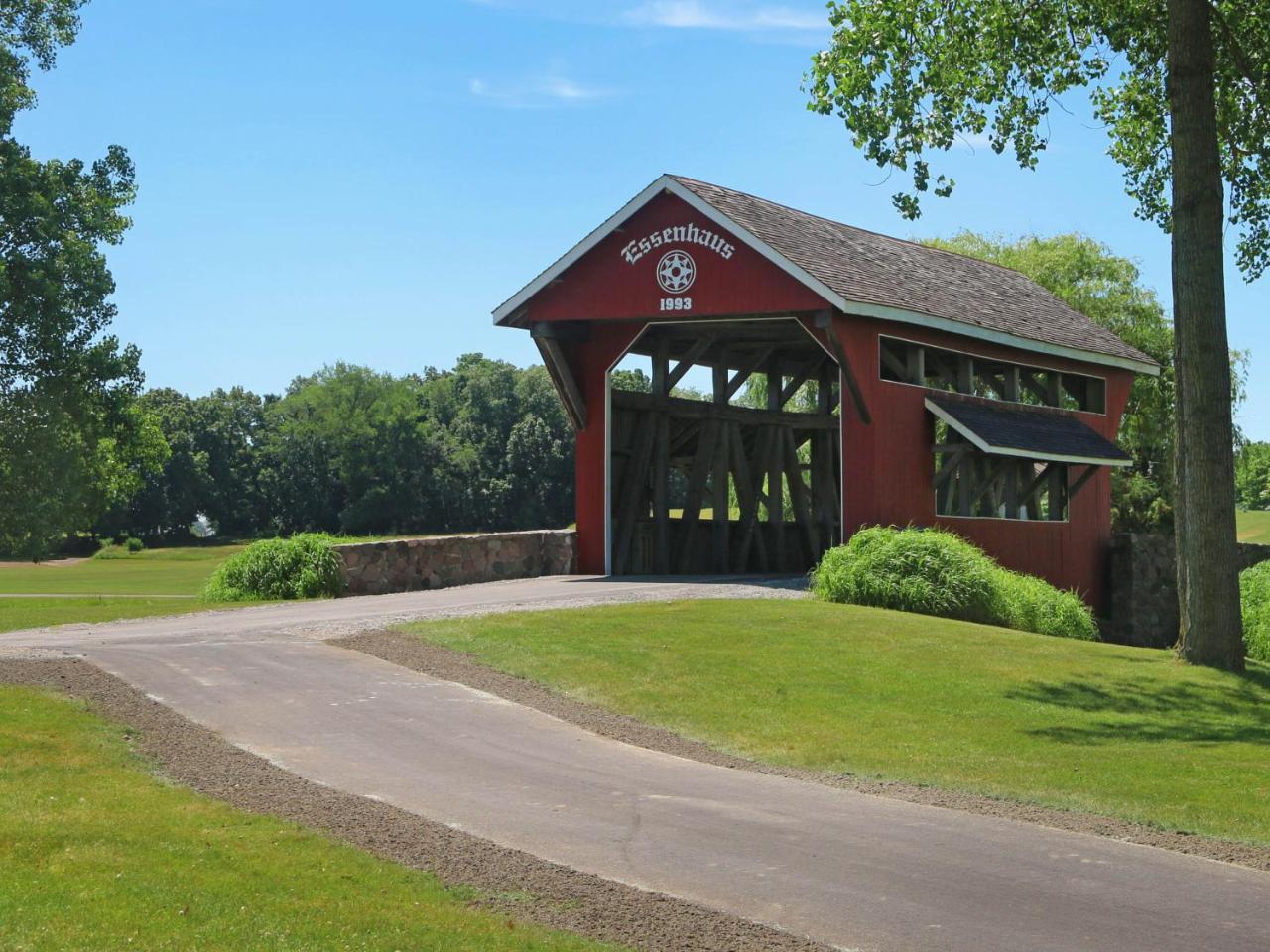 Essenhaus Inn & Conf. Center Middlebury Exteriör bild
